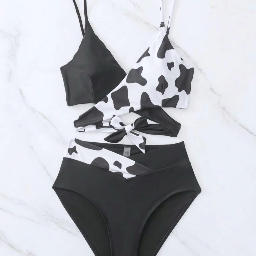 Source Unknown Black and White Bikini with Modern Design
